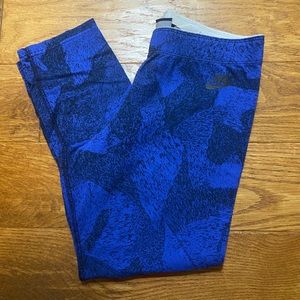 Nike Cropped Patterned Leggings